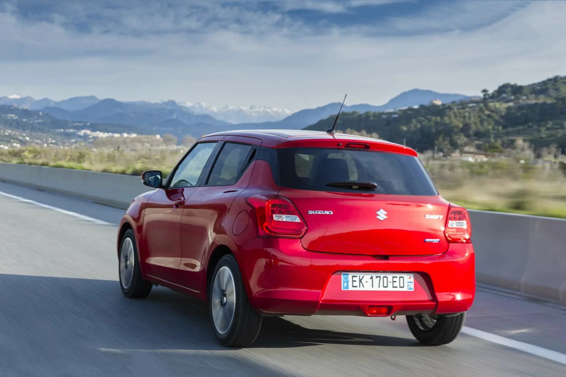 Suzuki swift 2024. Новый сузуки свифт 2023. Новый сузуки свифт. Новый сузуки свифт. Suzuki свифт 2024.