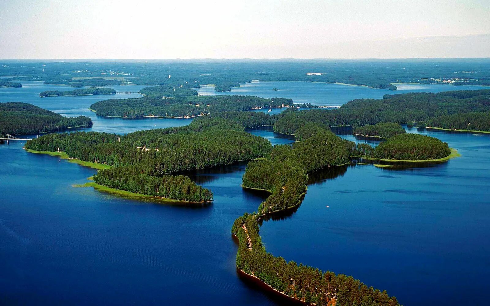 Какую страну называют страной 1000 озер. Озеро Сайма Финляндия. Сайменские озера в Финляндии. Озеро Пяйянне Финляндия. Финляндия река Сайма.