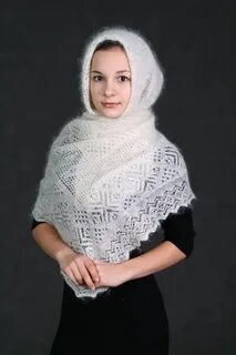 Как носить пуховый платок