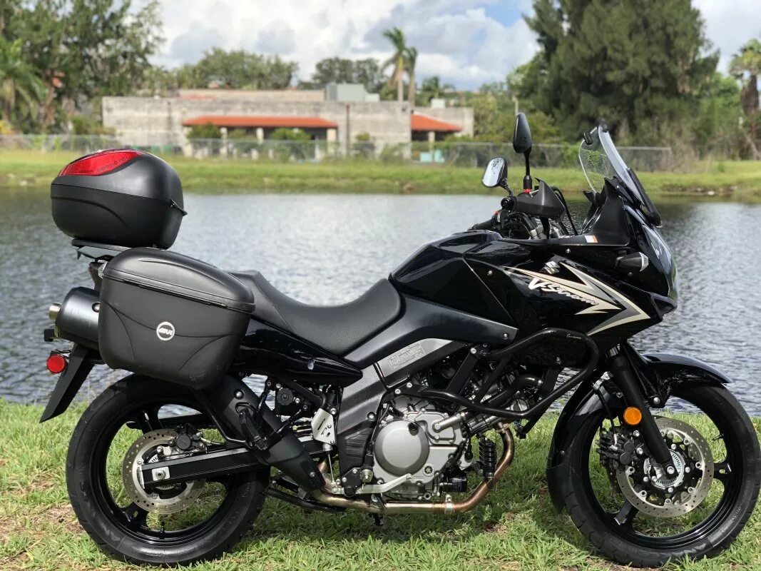 V strom купить. Suzuki v-Strom 650. Suzuki v Storm 650. Suzuki v Strom 650 2011. Сузуки турэндуро 650.