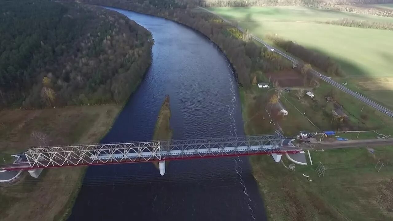 Через реку неман. Подвесной мост через нёман. рамбинас на реке неман. река неман с вы. река нёман в беларуси барановичах.