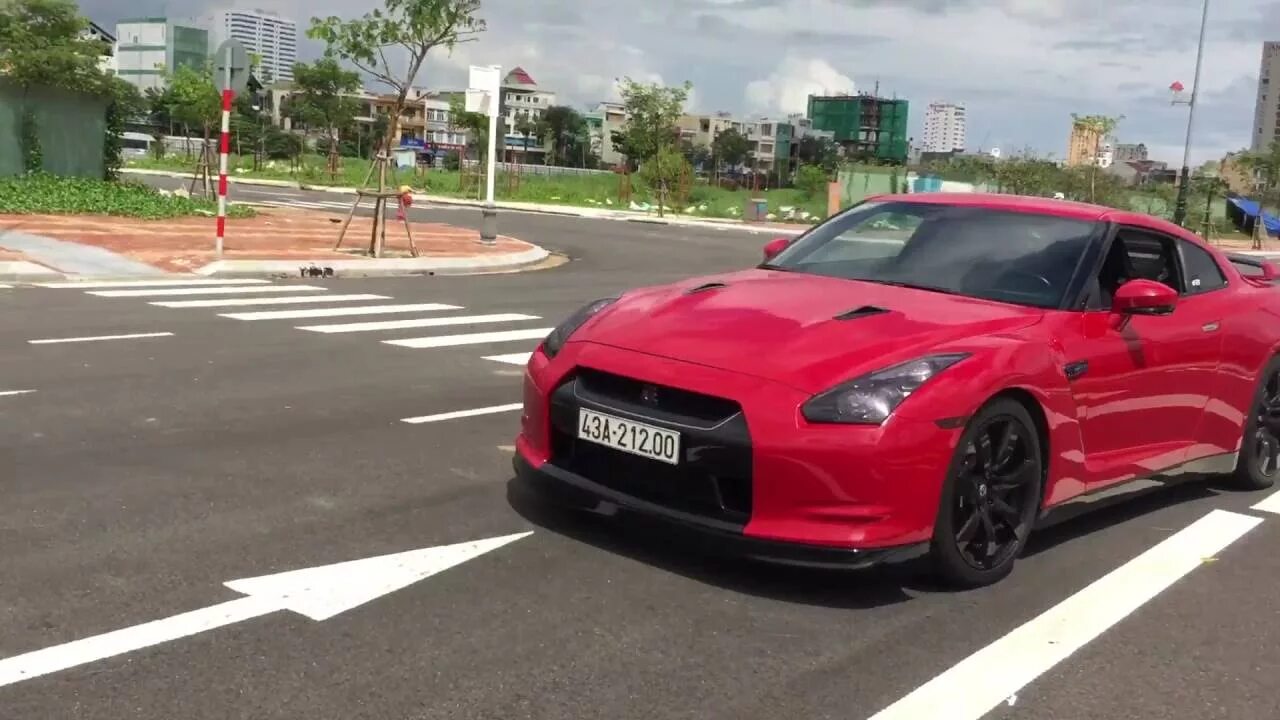 Nissan gtr nismo 2022. Ниссан гтр 35 2010. Nissan gt-r r35 liberty walk. Nissan gtr 2016. Звуки ниссан гтр.