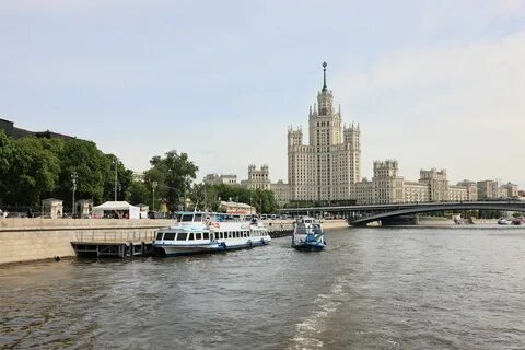 Машина москва река