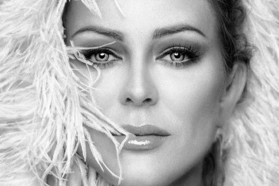 Сагидат певица. Руки юлии началовой. Natalie holt. Умершие. Юлия началова фото.