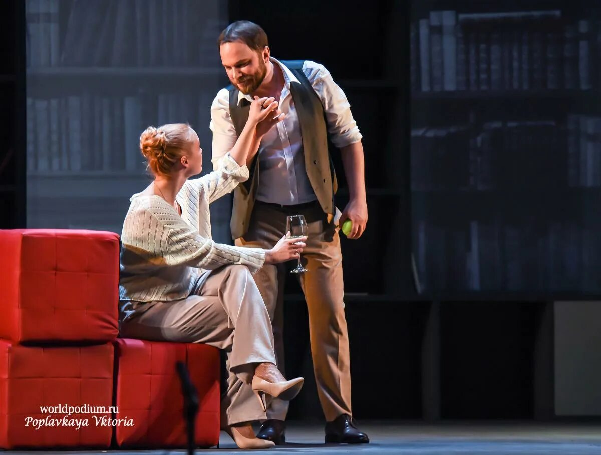 Ольга арнтгольц. Близость арнтгольц. Григорий антипенко двое на качелях. Татьяна арнтгольц и григорий антипенко спектакль. Спектакль близость маякин.