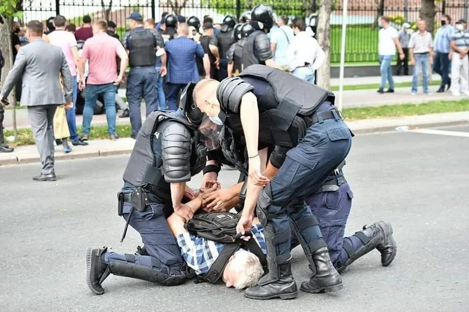 Кишинев полиция. Протесты Кишинев полиция. Потасовки на протесте в Кишиневе. Отношения кишинев