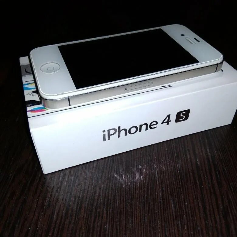 Купить айфон в уссурийске. Iphone 4 16gb Евросеть. Айфон 4 в руке. Айфоны в Костроме. Айфон 4s белый в Астрахани.