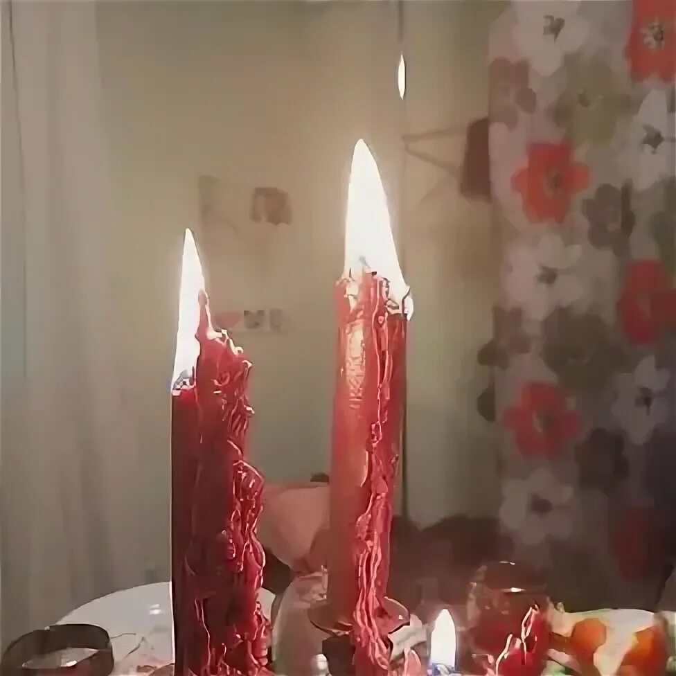 Почему свеча коптит черным. Свеча чадит. свеча коптит. сальные чадящие свечи. свеча коптит черным.