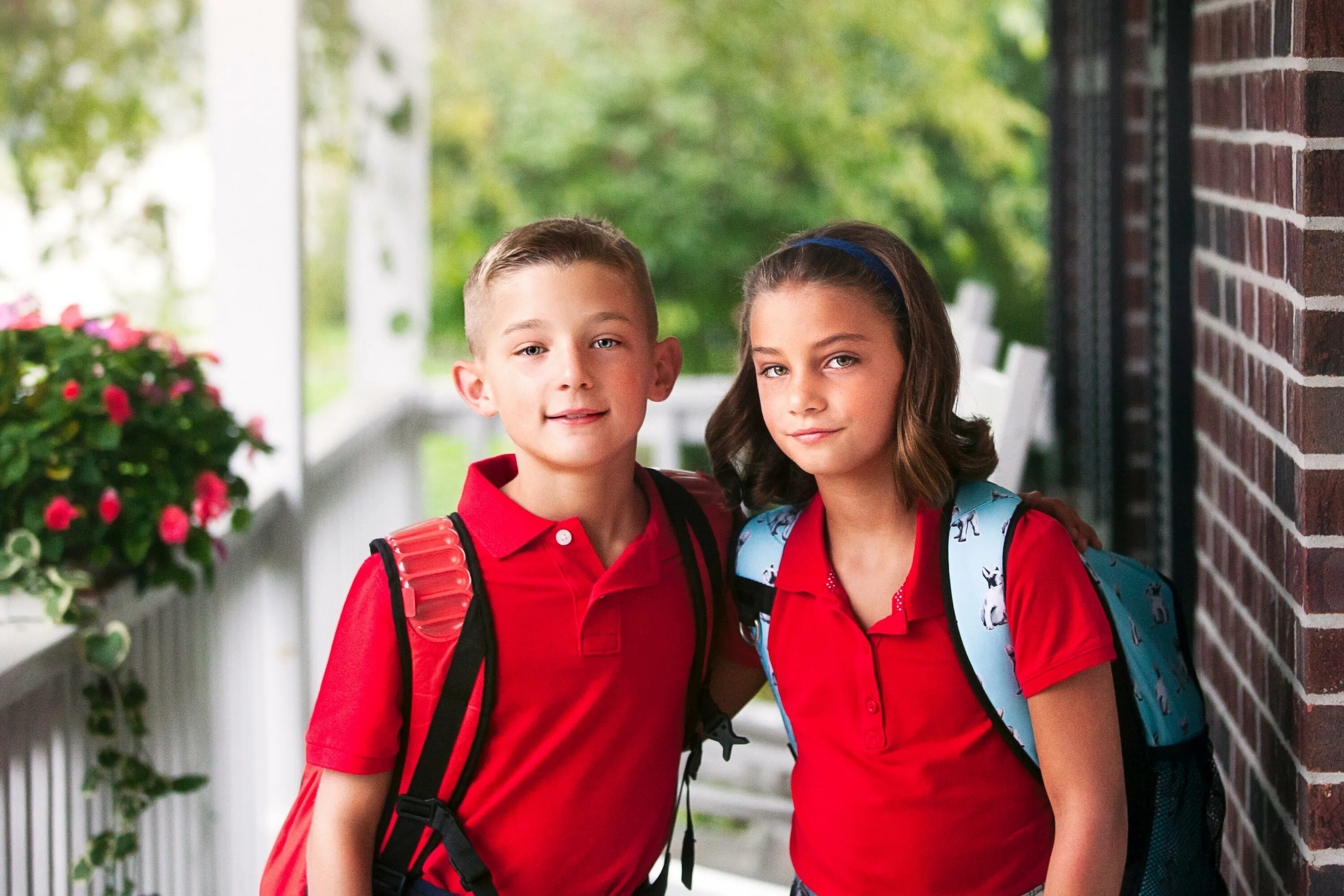 Мои братья и сестры Школьная форма. Two sisters school