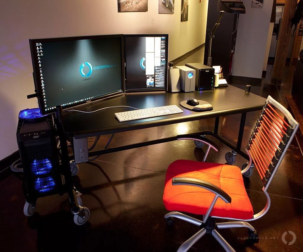 Красивый стол для компьютера. Крутой компьютерный стол. Компьютерный стол игровой. Красивое компьютерное место. Рабочее место ПК.