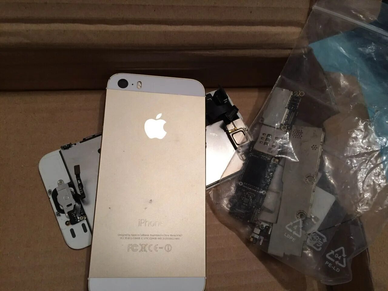 Айфон 13 череповец. Iphone 13 pro gold коробка. коробка iphone 13 gold. копия коробка айфон 13. айфон 13 про золотой коробка.