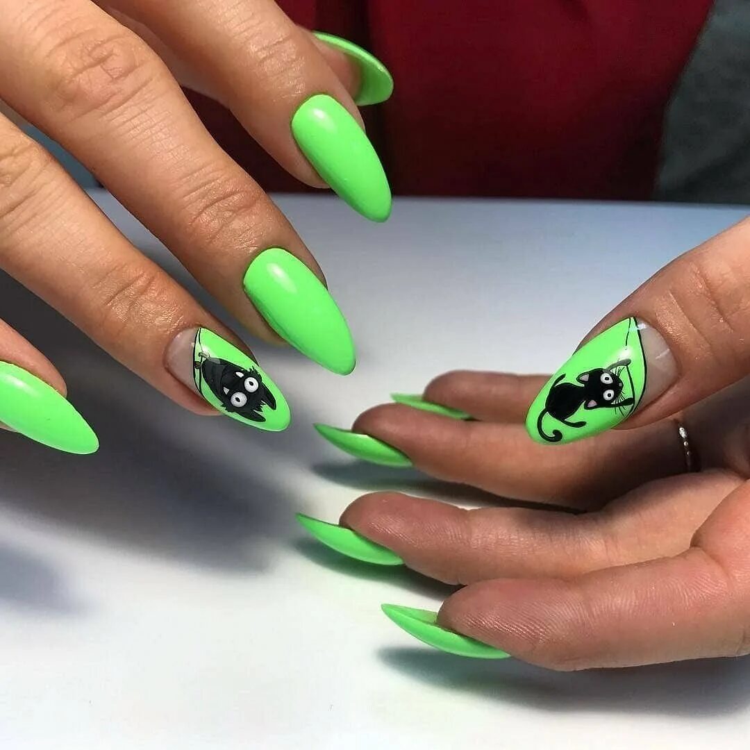 Салатовые ногти. Зеленый френч миндаль 2022. Оливковые ногти 2023 миндаль. Зеленый френч миндаль 2022. Ярко салатовый маникюр.
