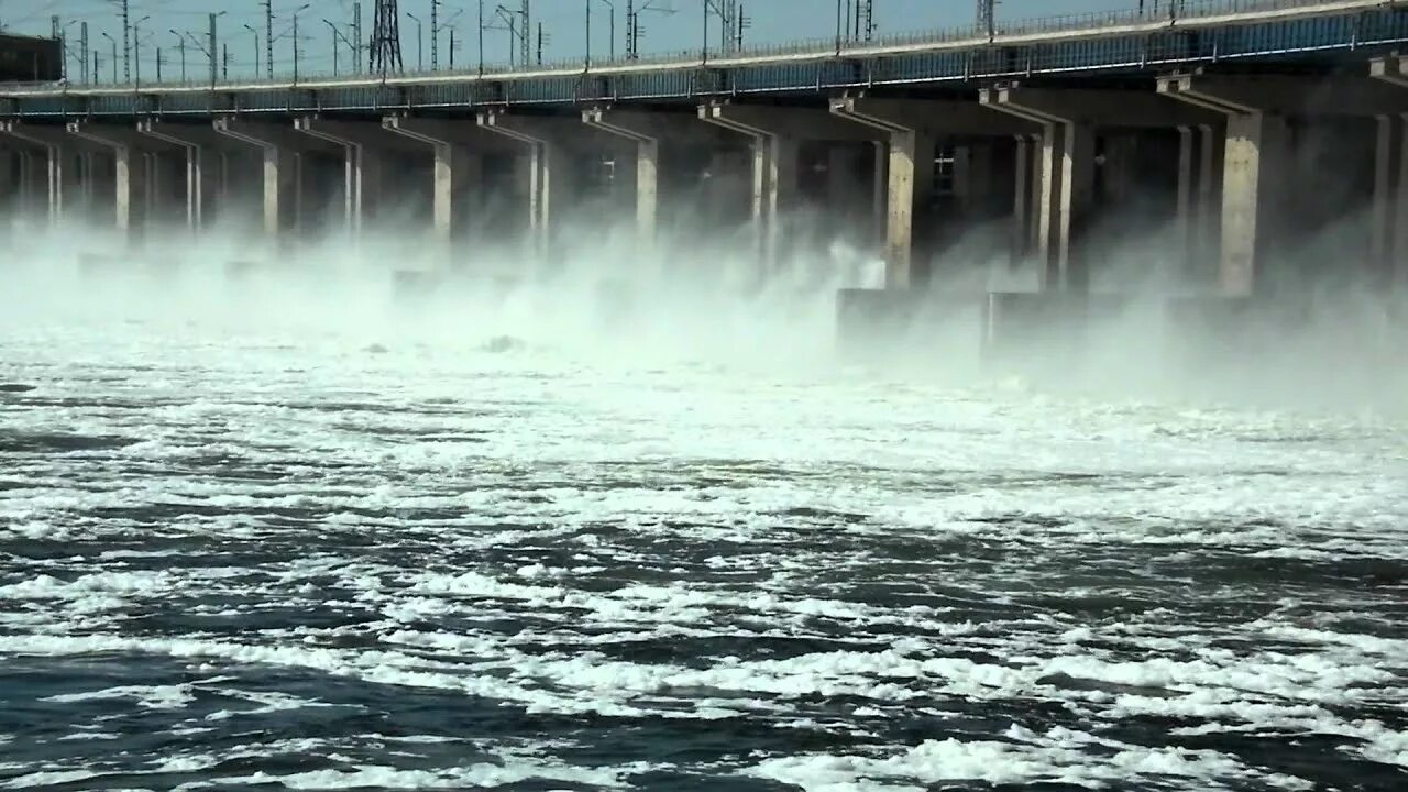 Водосброс Волжской ГЭС. Дамба Волгоградская Волжская ГЭС. Жигулевская ГЭС водосброс. Плотина Волжской ГЭС.