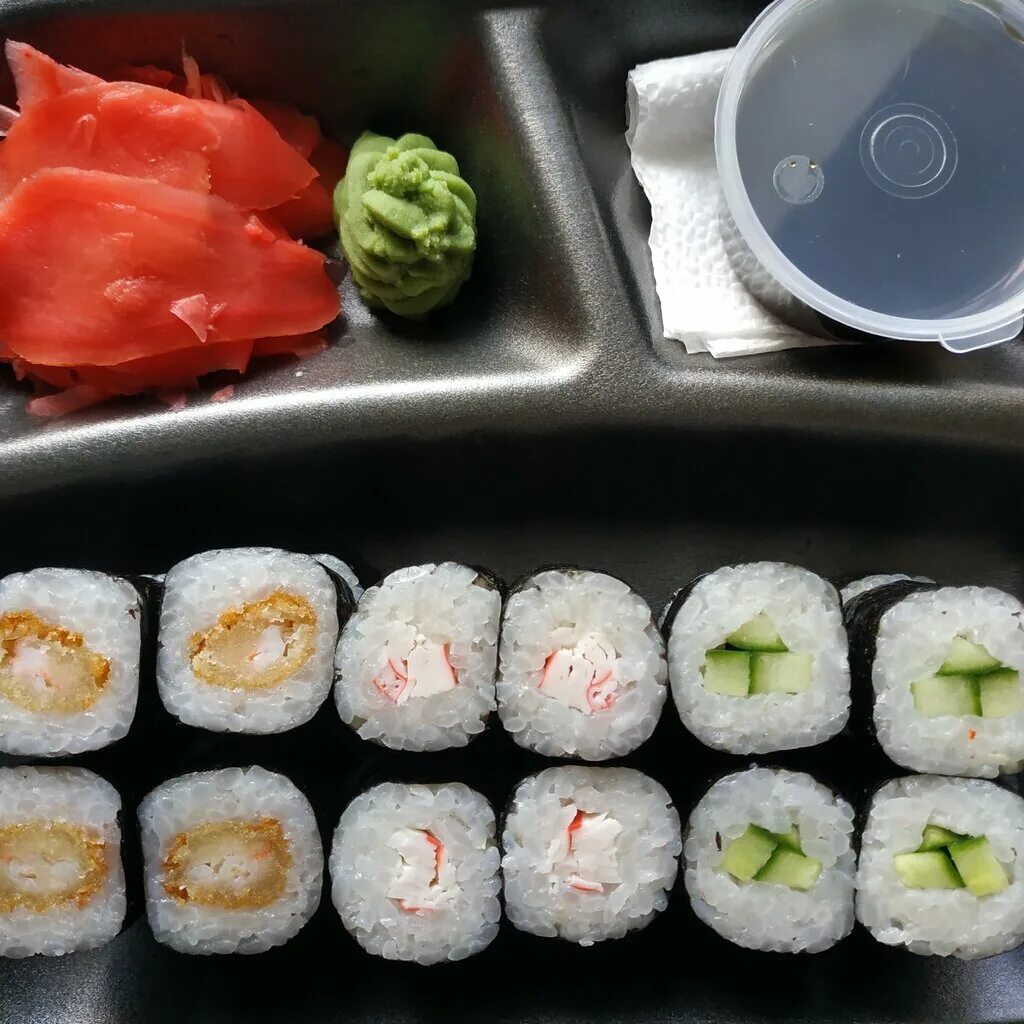 тобико в роллах что это. меню роллы. сеты роллов меню. ролл пикантный. суши сакура асбест.