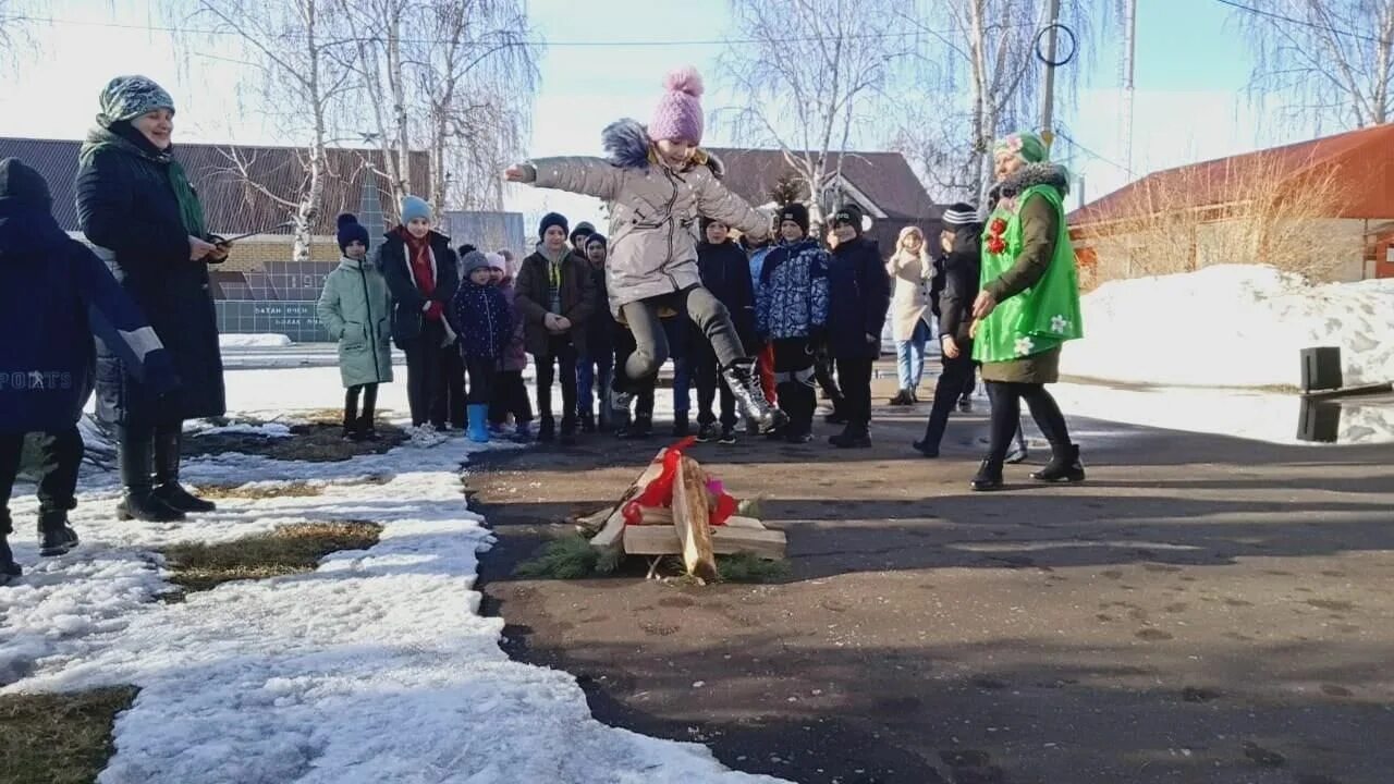 С весенним праздником Навруз. С праздником весны. Нәүрүз в детском саду. Весенний праздник у мусульман.