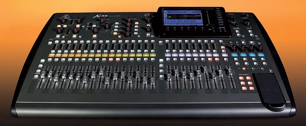 Микшерный пульт behringer x32. Цифровой микшер Behringer x32. Пульт Behringer x32. Цифровой пульт Беренджер х32.