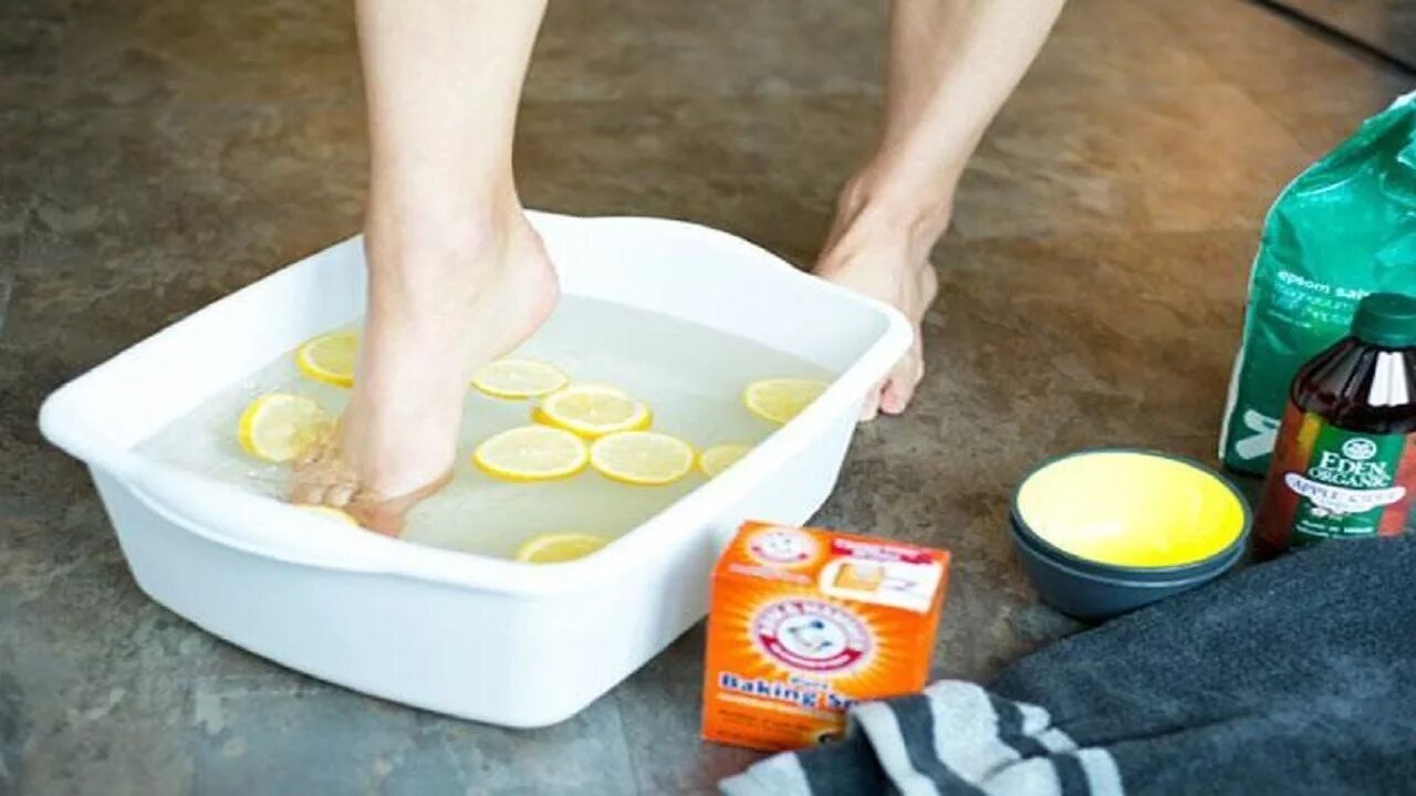 Ванночки от грибка. Ванночка для ног. Ванночка для ног с лимоном. Ванночки с содой.