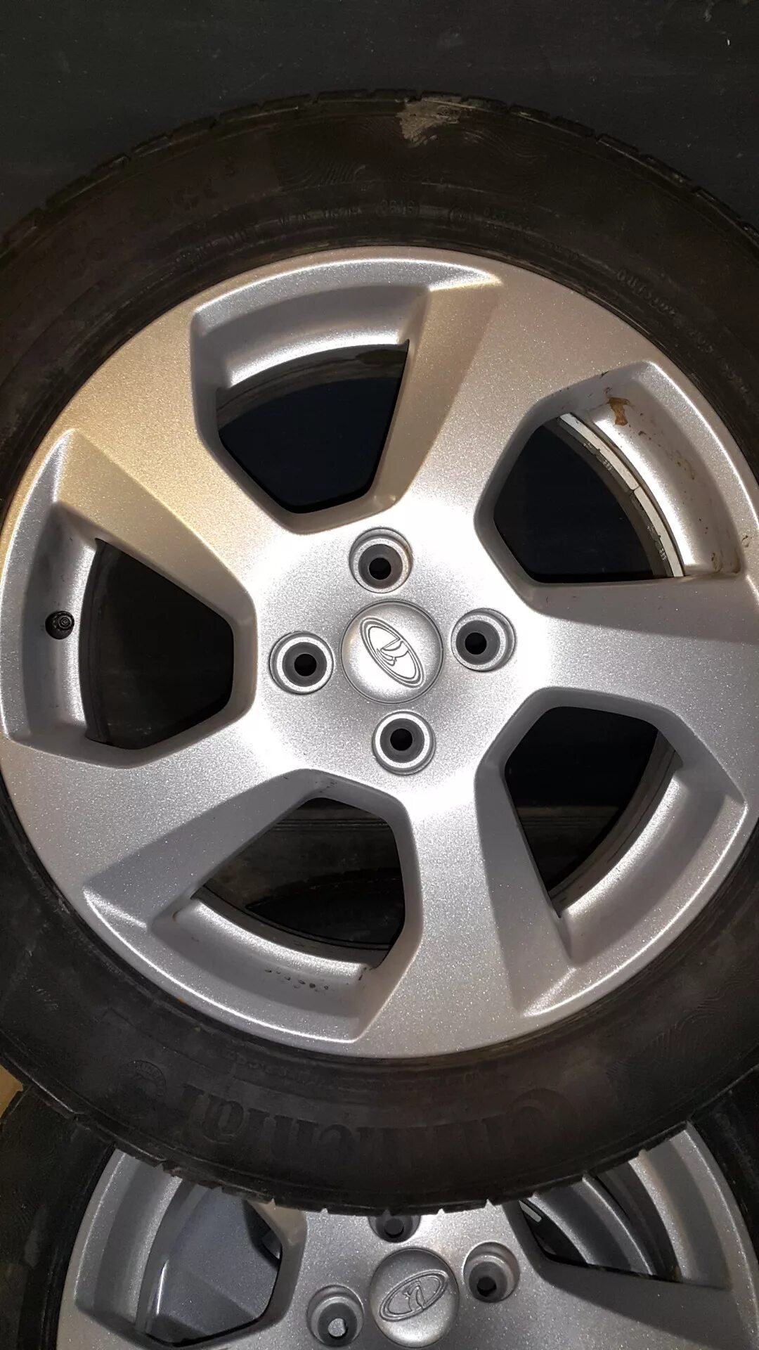 Литые диски на лада ларгус r15 оригинал. Диск литой ларгус r15. Оригинальный диск ларгус. Диск литой гранит r15 лада веста 8450009881. Диски лада ларгус кросс 16.