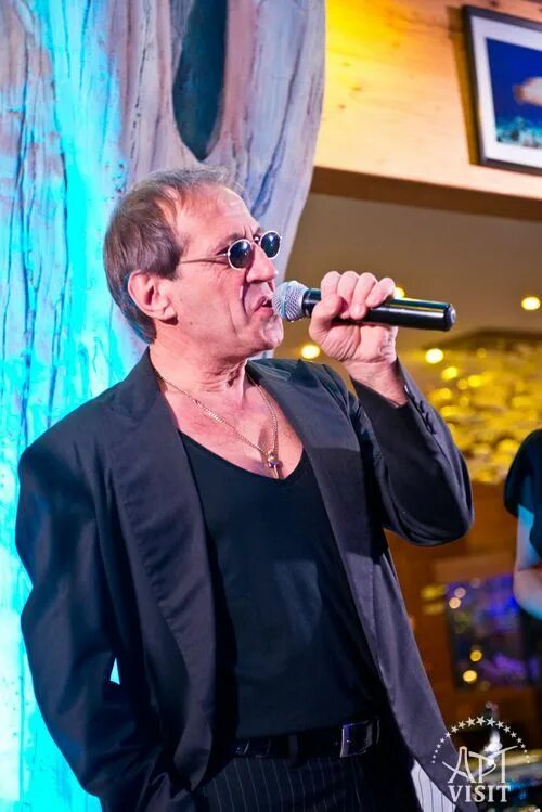 двойник адриано челентано маурицио швейцер. маурицио пародист челентано. двойник адриано. адольфо себастьяни и адриано челентано.