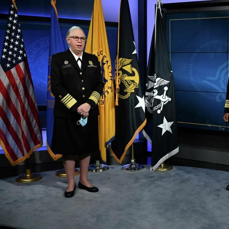 Женщина нато. Рейчел Левин Адмирал. Сэм Бринтон и Адмирал США Рейчел. ��‍♂️трансгендерный Адмирал США Рейчел. Министр обороны США 2022 трансгендер.