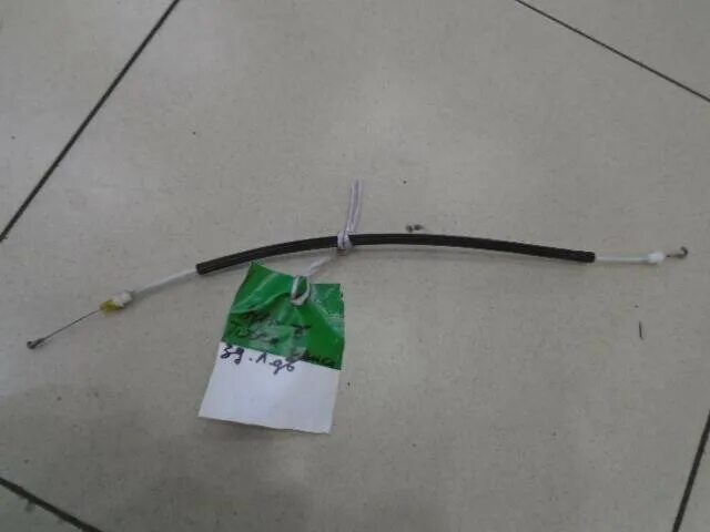 Троса ручника ауди а4 б6 кватро. Тросик ауди а6 с5. Тросик ауди а6 с5. Трос газа ауди а6 с5 2. Ауди а4 трос газа.