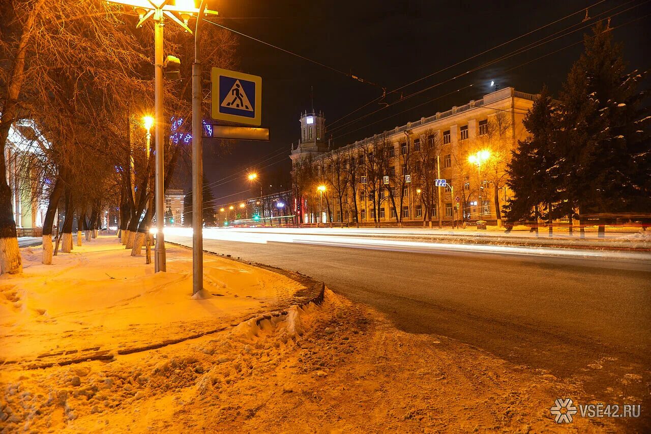 Г кемерово зимняя. Ночной Кемерово Кемерово 2023. Зимний центр Кемерово. Кемерово ночь зима. Кемерово ночью зимой.