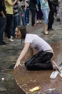 Девушка течет что делать
