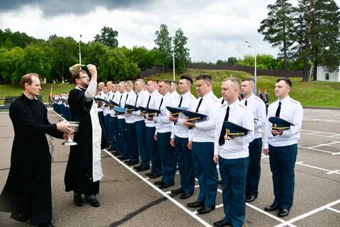 Прошел академию