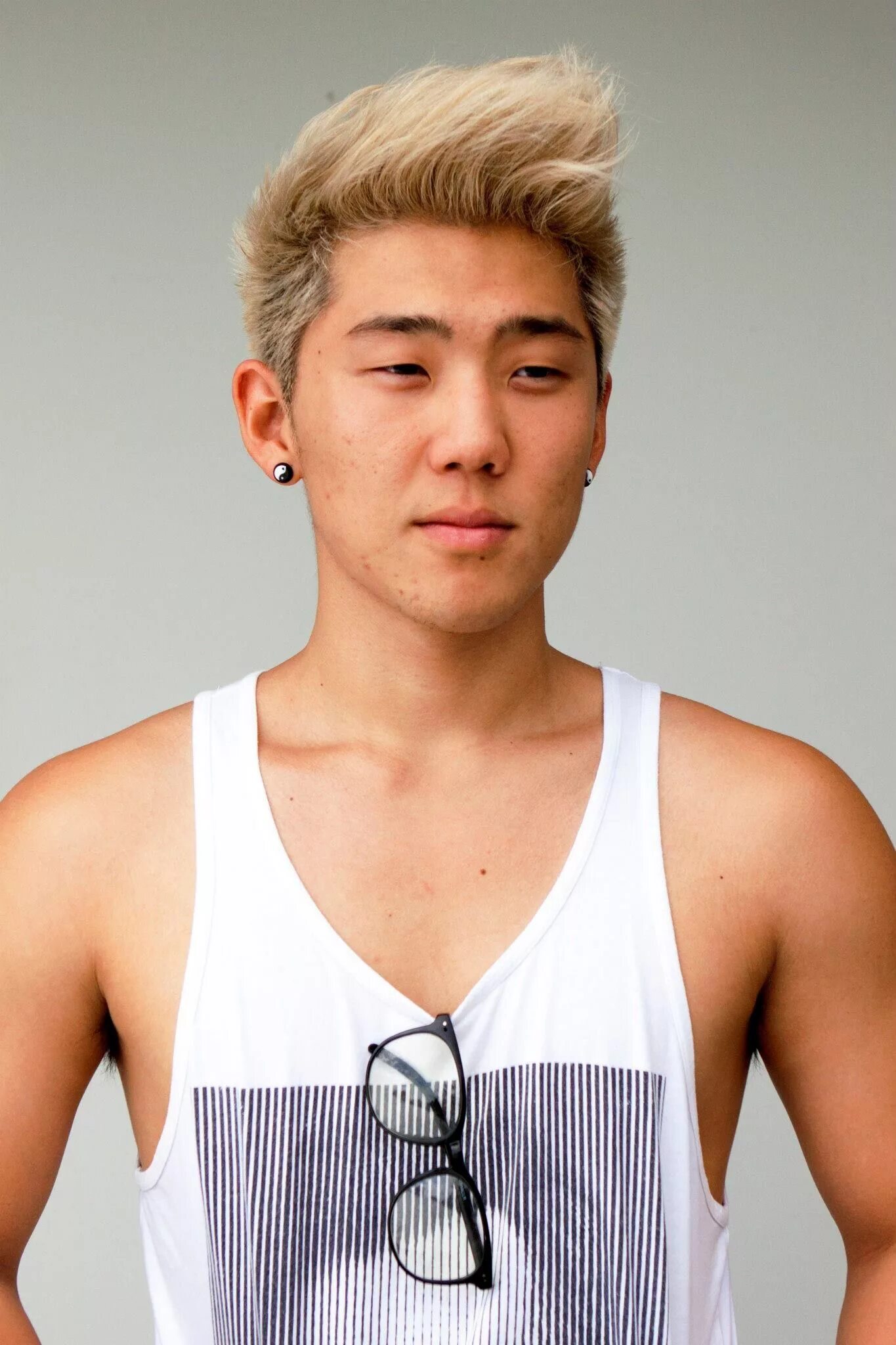 Китайцы блондины. Азиат с белыми волосами. азиат блондин. китаец блондин. казахи блондины.