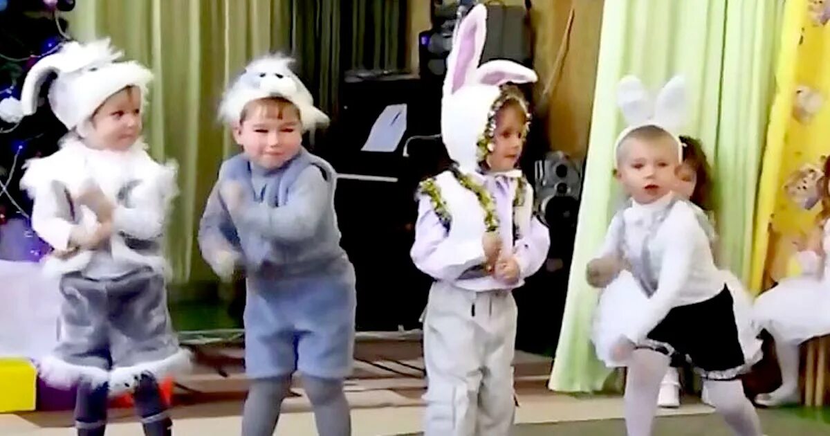 Выступают мальчики зайчики. Мальчики зайчики. танец зайчиков новогодний утренник. мальчики зайчики в саду.