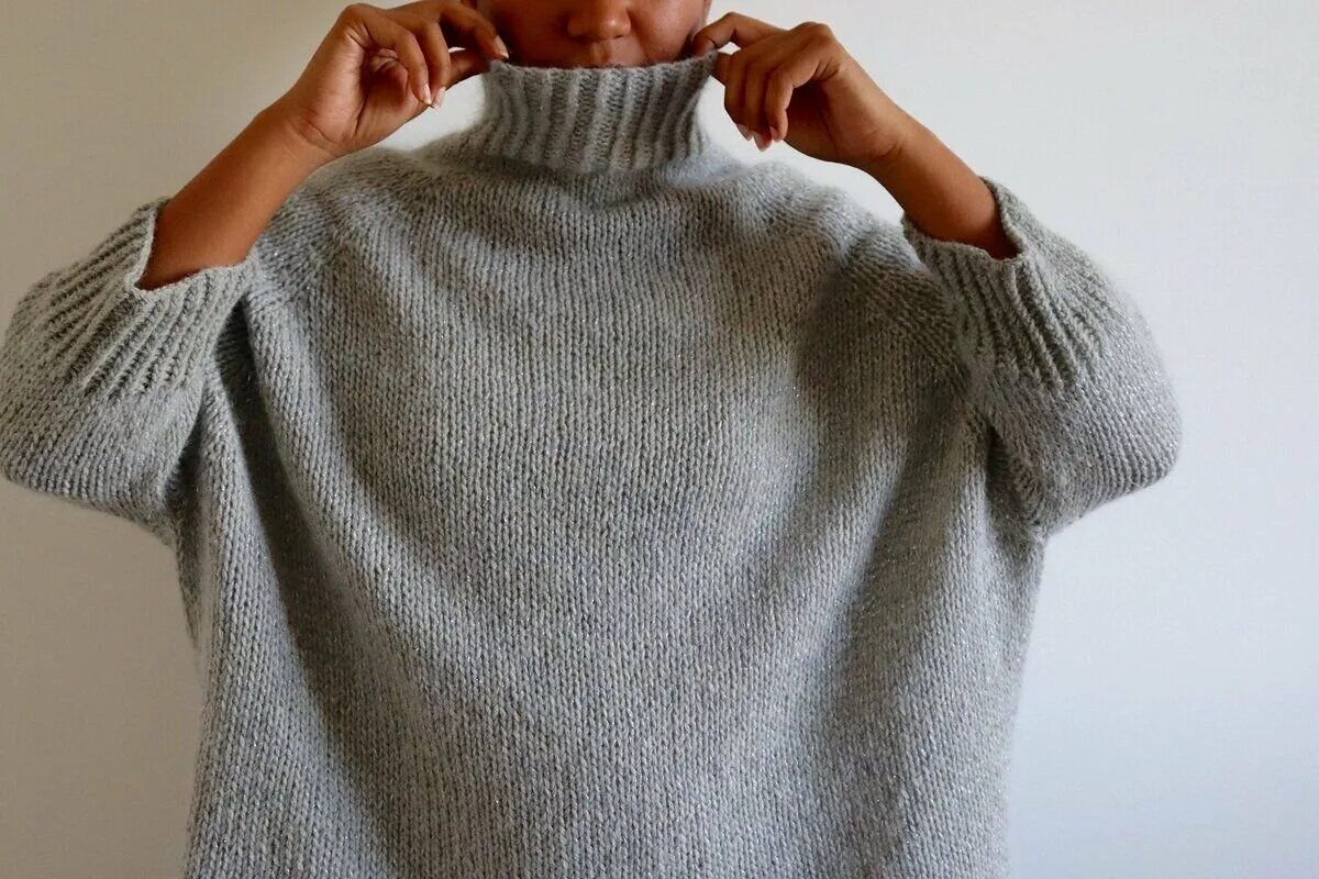 Свитер оверсайз хейворт. Джемпер оверсайз реглан. Джемпер английской резинкой. Свитер. Свитер реглан оверсайз.