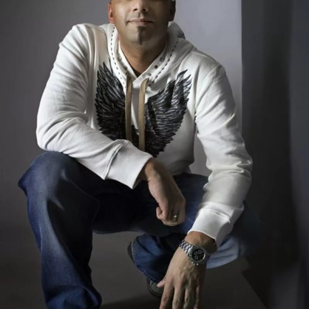 Sunlounger shah. Roger shah. диджей антонио фото. roger shah молодой. pedro del mar &amp; roger shah.