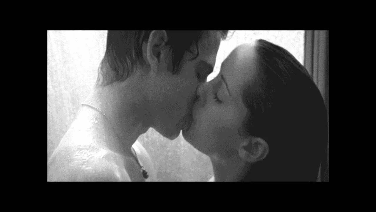 Rus xgroovy gif. Страстный поцелуй в душе. Гифки поцелуй. Страстные поцелуи гифки. Страстный поцелуй gif.