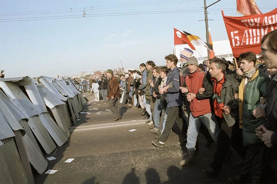 Октябрьский путч 1993. Путч 1993 белый дом. Ельцинский путч 1993. 1993 Год Москва белый дом штурм.