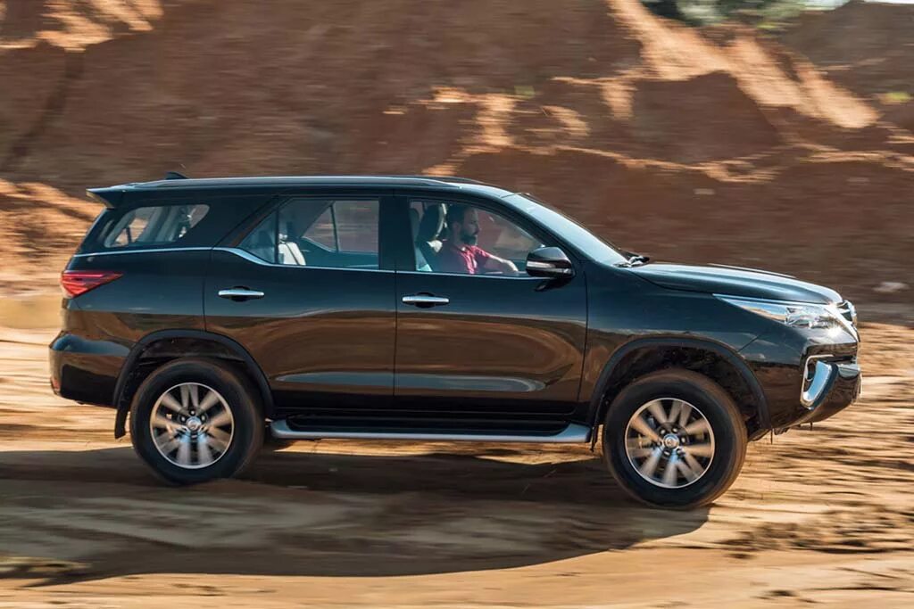 тойота фортунер 2022. Toyota fortuner 2015. тойота фортунер 2021 в новом кузове. новый тойота фортунер 2022. фортунер комплектации.