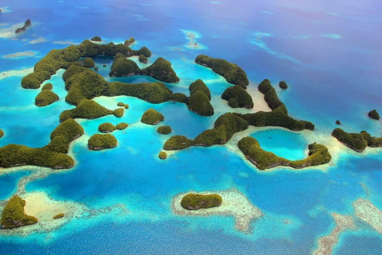 Архипелаг Палау. Остров в океане. Острова Тихого океана. Много островов. Island вода