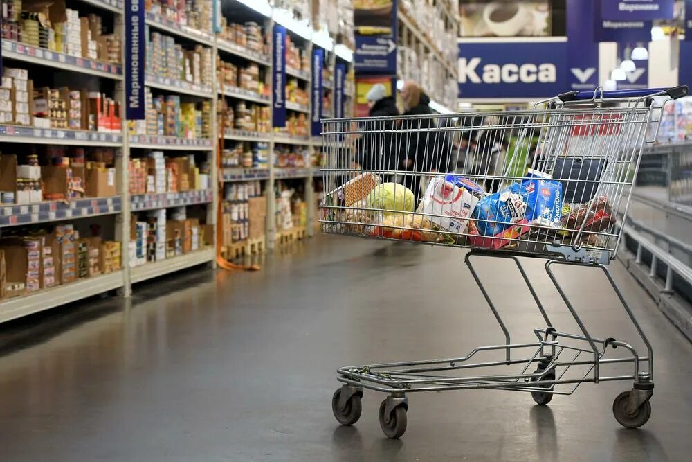 Купить товар в беларуси. Корзина с продуктами. Тележка с продуктами. Импортные продукты. Продукты из магазина.