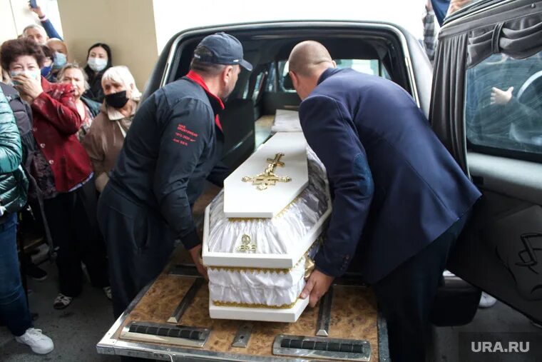 похороны убитой девочки в брянске фото