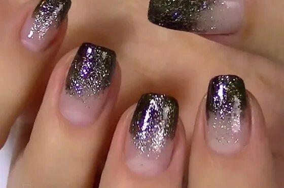 маникюр черный с блестками. растяжка черными блестками. маникюр на миндальные ногти растяжка блестками. чёрный френч с блёстками. маникюр растяжка блестками.