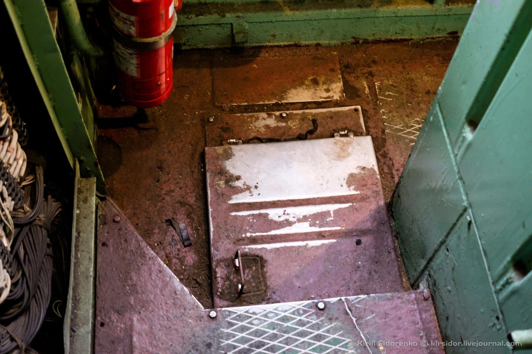 Туалет в электровозе вл 80. Туалет в тепловозе 2тэ10м. Туалет машинистов метрополитена. Туалет машиниста. Туалет в электровозе вл 10.