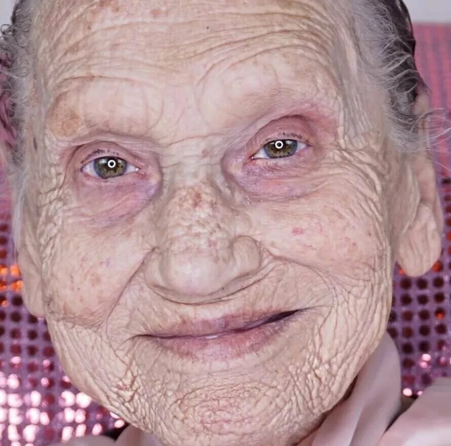 Старые бабушки 80 лет. 80 Летняя бабка. 80 Летние бабки. Восьмидесяти летняя бабушка. Макияж для бабушки 80 лет.