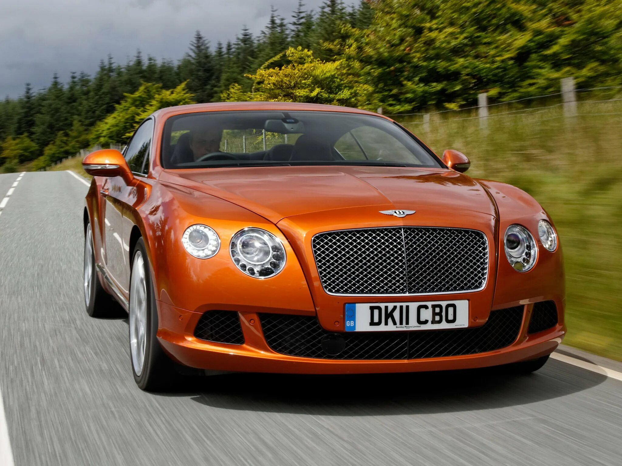 Автомобиль ну. Bentley Continental gt 2012. Bentley Continental gt 2011. Bentley Motors Континенталь. Бентли Континенталь оранжевая.