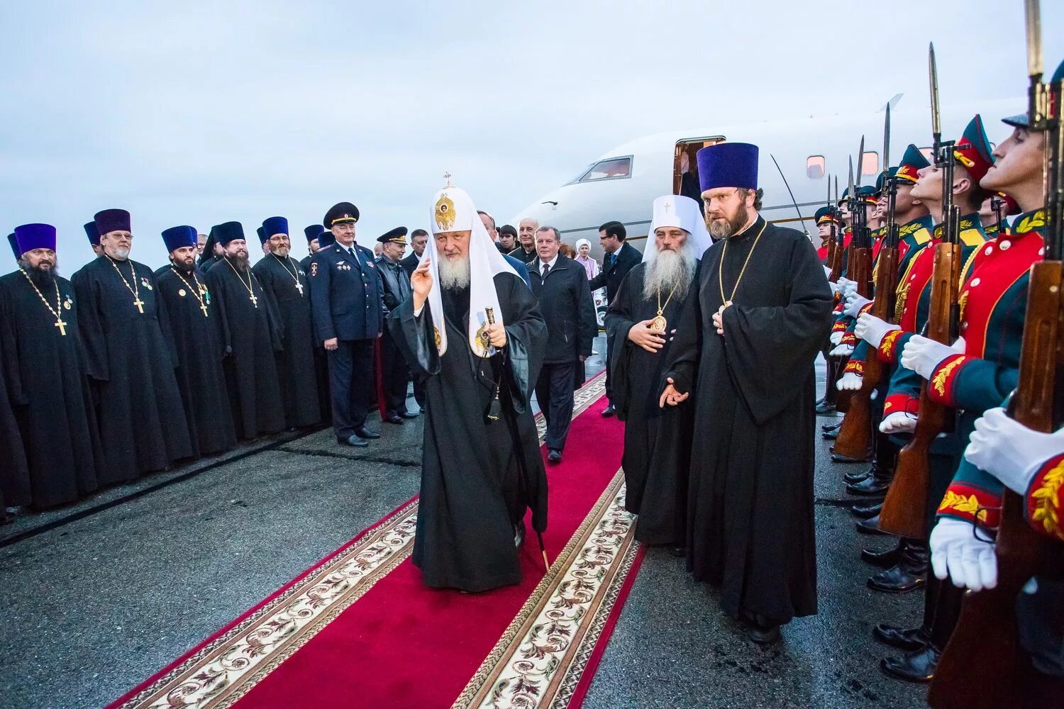 патриарх служил сегодня