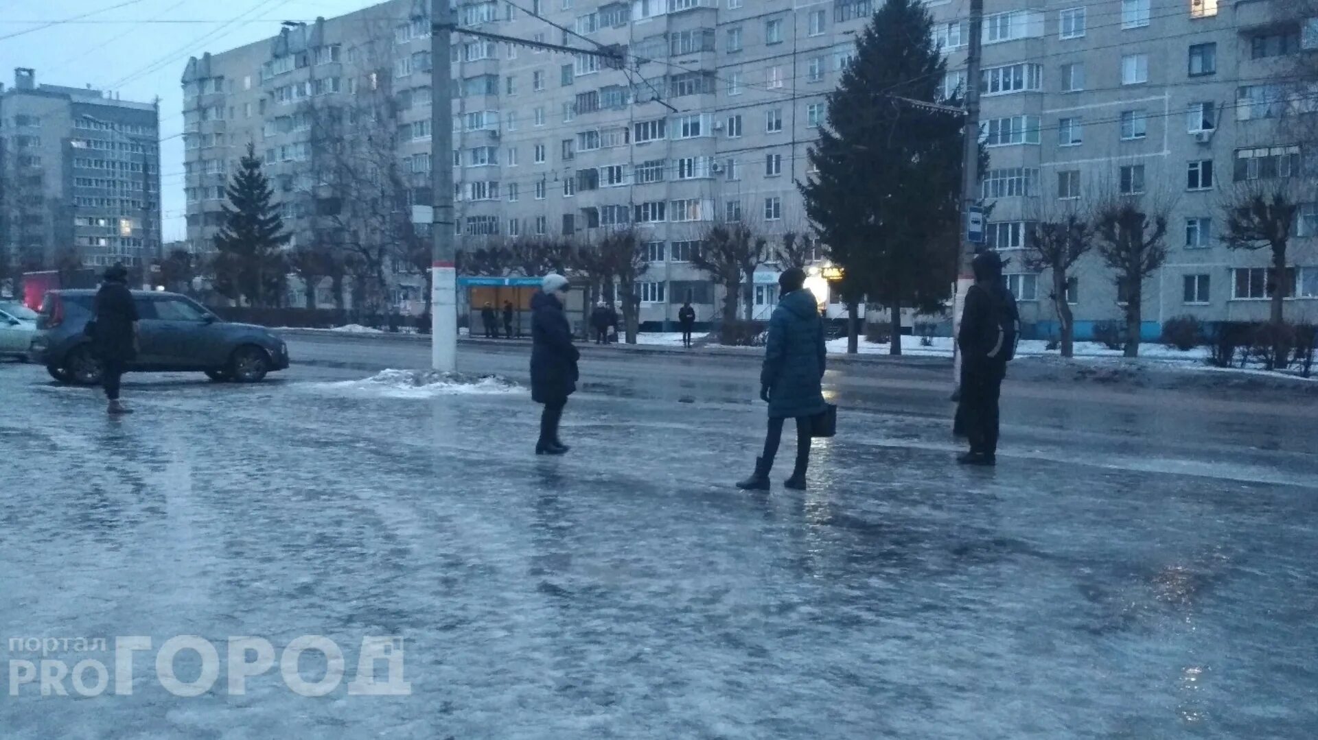 Гололед. Гололед МЧС. Метель в городе.