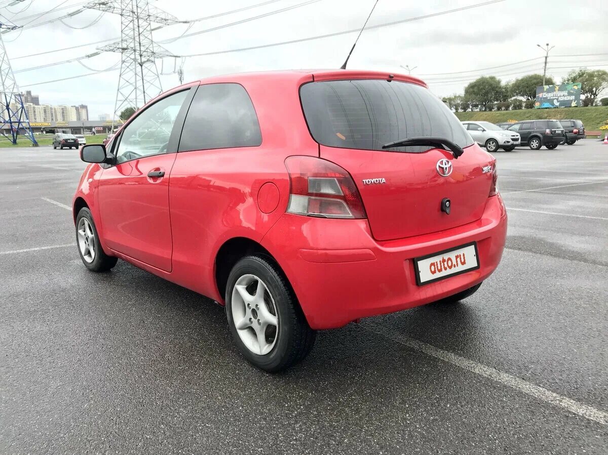 сколько тойота ярис. Toyota yaris 1. Toyota yaris 2011. сколько тойота ярис. Toyota yaris 2015.