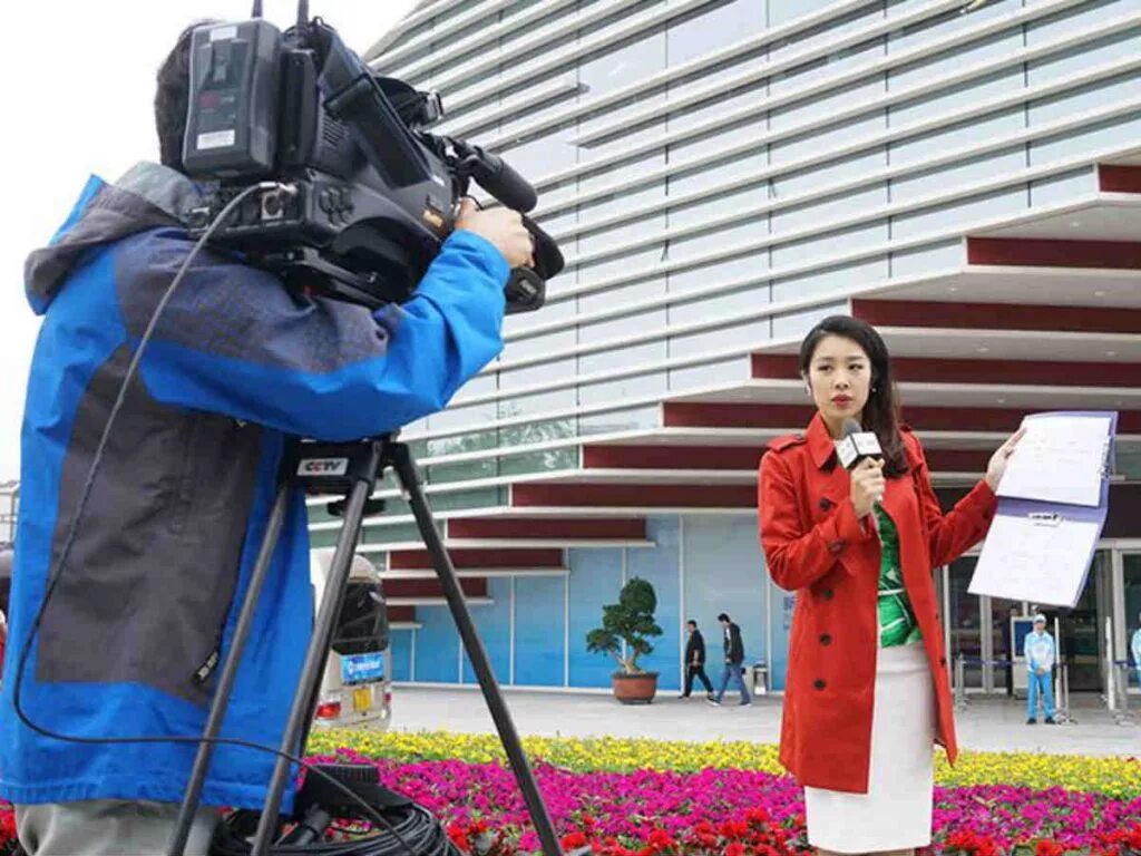 Китайский журналист. Китай журналисты. Журналистика Китая. Корреспондент в Китае. Какие новости в сми
