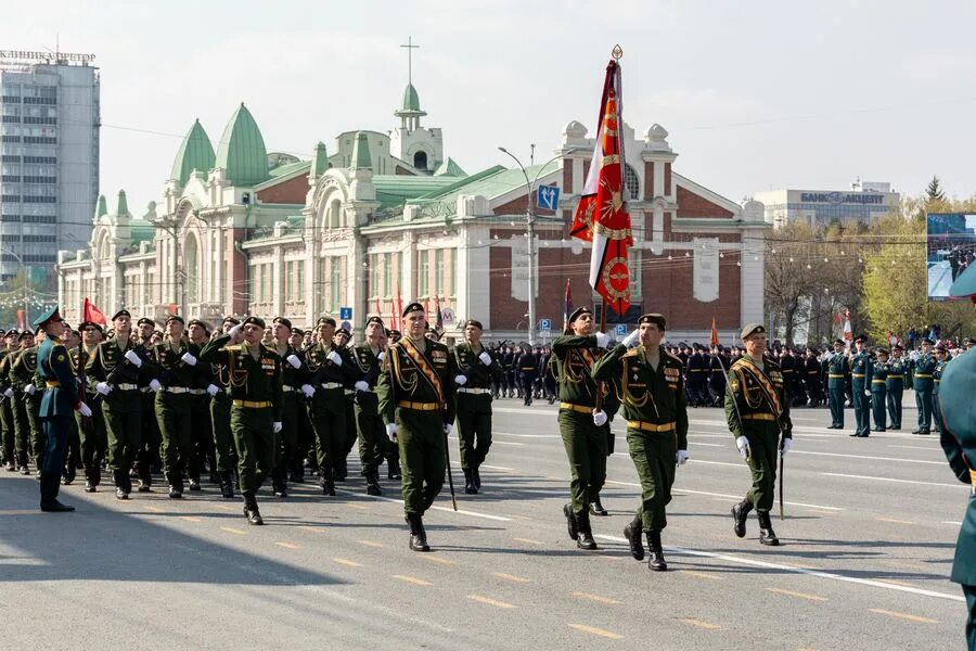 Парад Победы 2022 в Новосибирске. Парад Победы в Новосибирске 2022 9 мая. Военный парад Новосибирск 9 мая. Площадь Ленина в Новосибирске парад 9 мая.