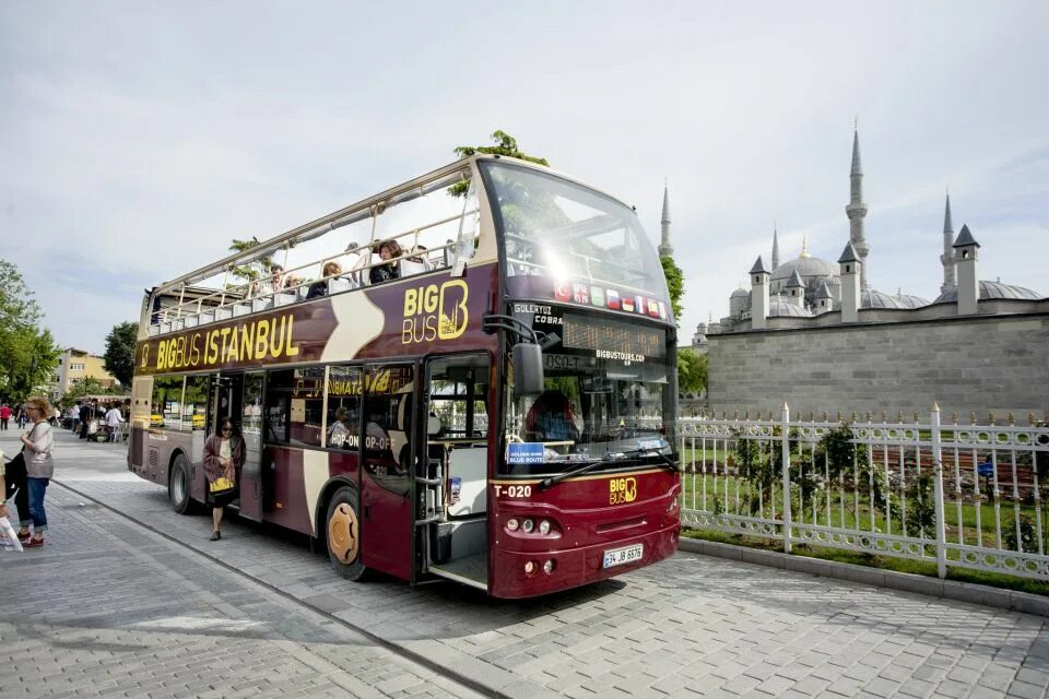 Автовокзал стамбул arda tur. Стамбульский автобус. Стамбул автобус. Bus стамбул. Экскурсионный автобус стамбул.