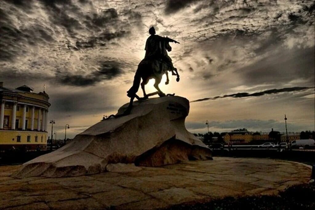 Где в питере памятник петру. Медный всадник памятник в санкт-петербурге. памятник петру 1 в петербурге медный всадник. памятник петру i медный всадник. памятник пушкина в питере медный всадник.