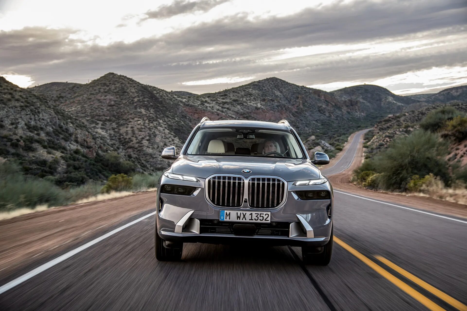 BMW выпустила самые мощные версии кроссоверов X5 и X7 :: Autonews